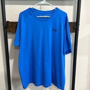 Under Armour Men's loose 2XL heat gear activewear shirt in blue.